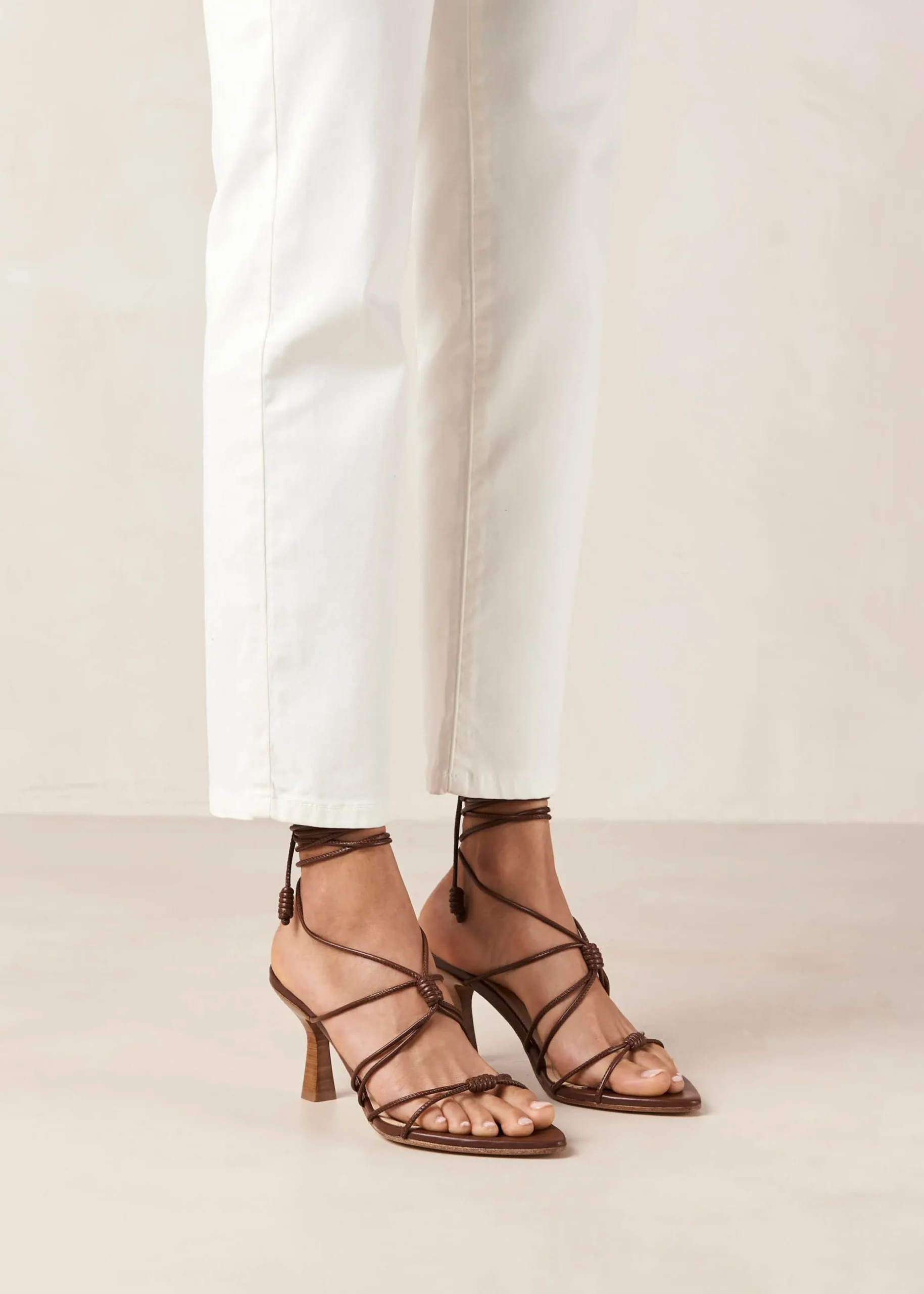 Alyssa - Sandalias Negras Y Crema De Piel