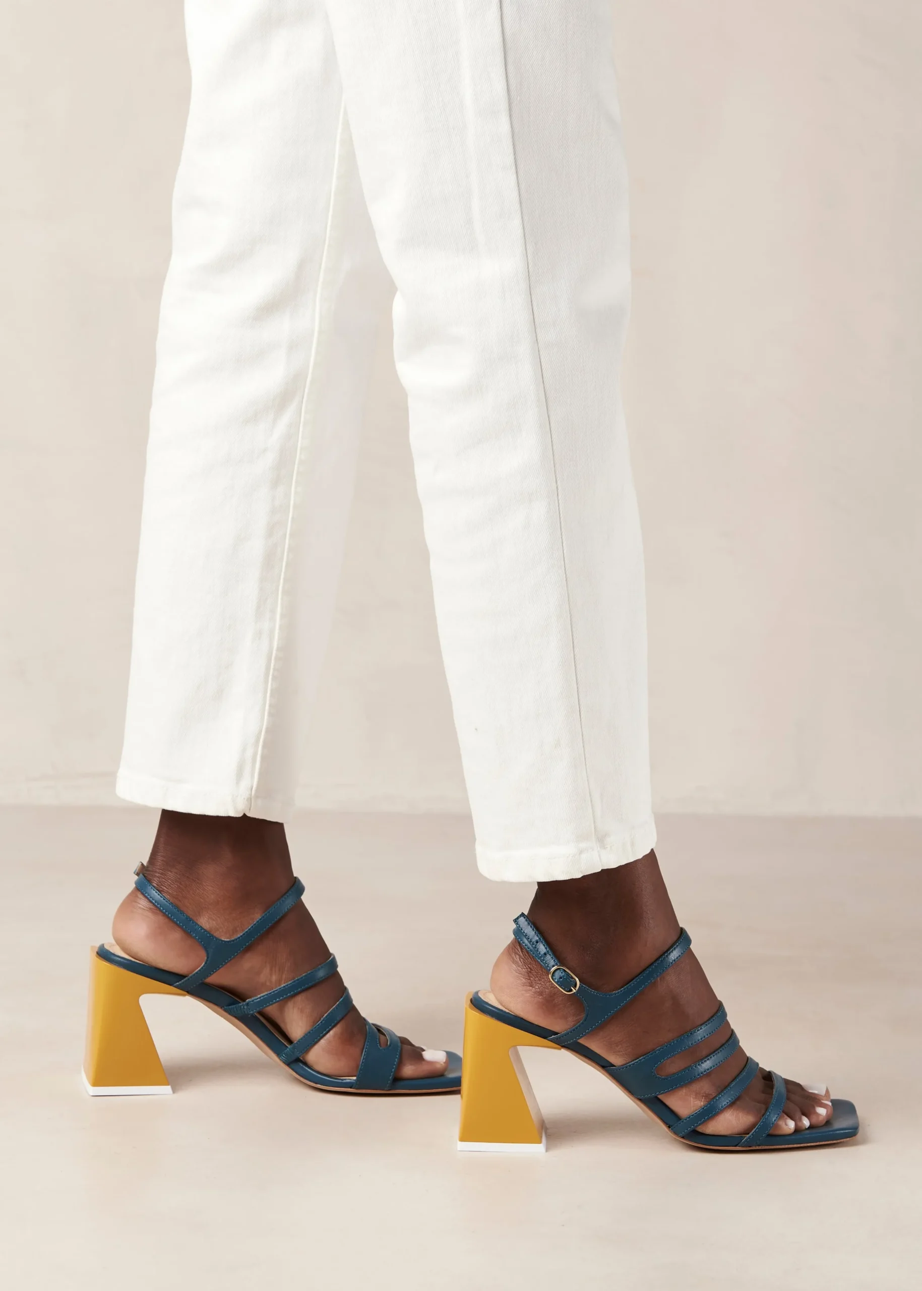 Aubrey - Sandalias Negras Y Amarillas De Piel