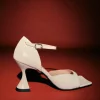 Beijos - Tacones Con Correa Al Tobillo En Color Crema