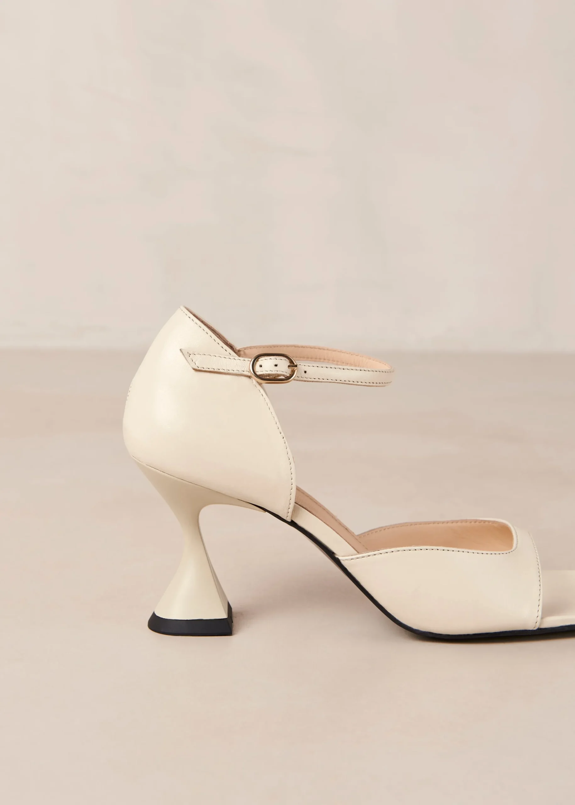 Beijos - Tacones Con Correa Al Tobillo En Color Crema