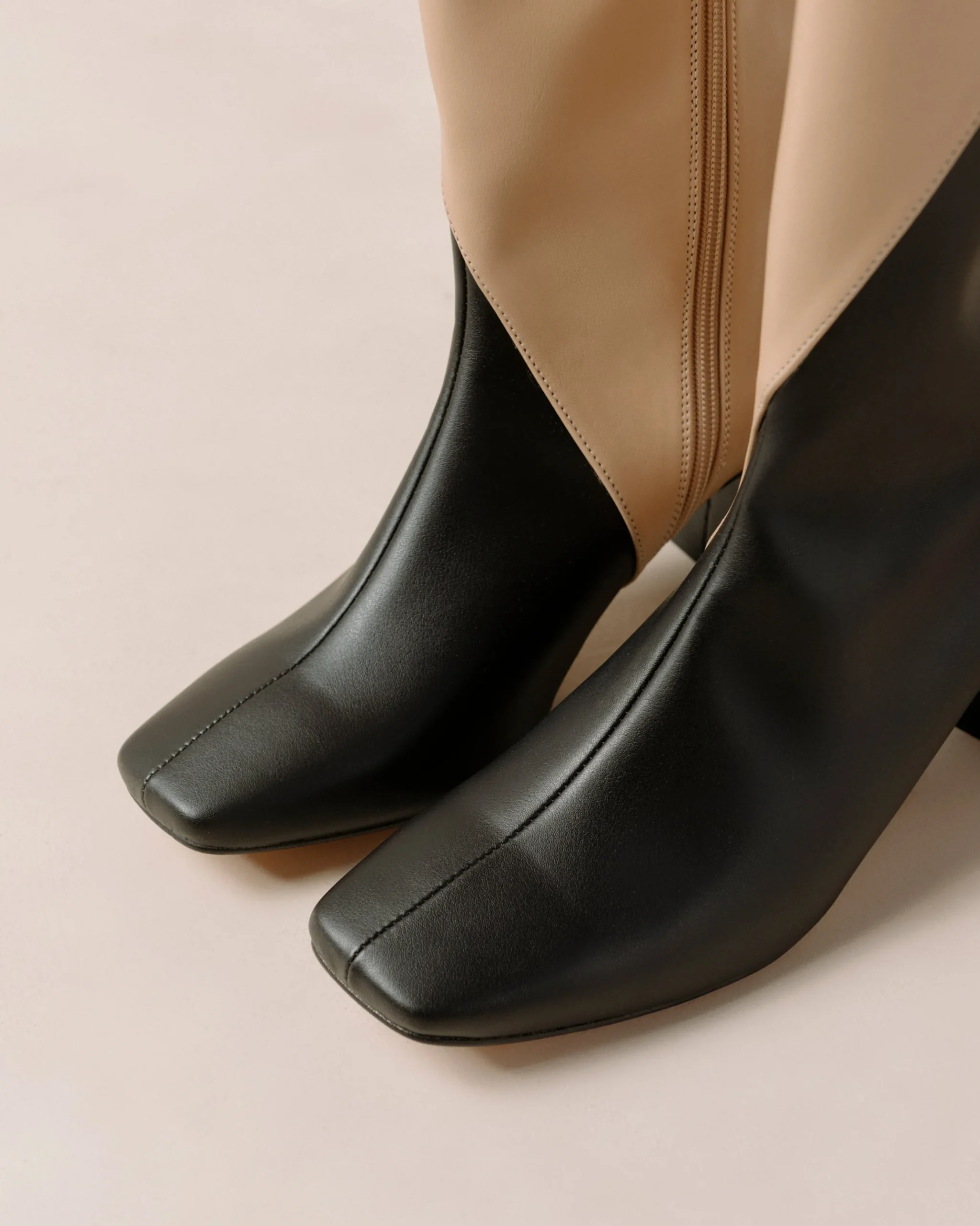 Chalk - Botas Negras Y Beige De Piel Vegana