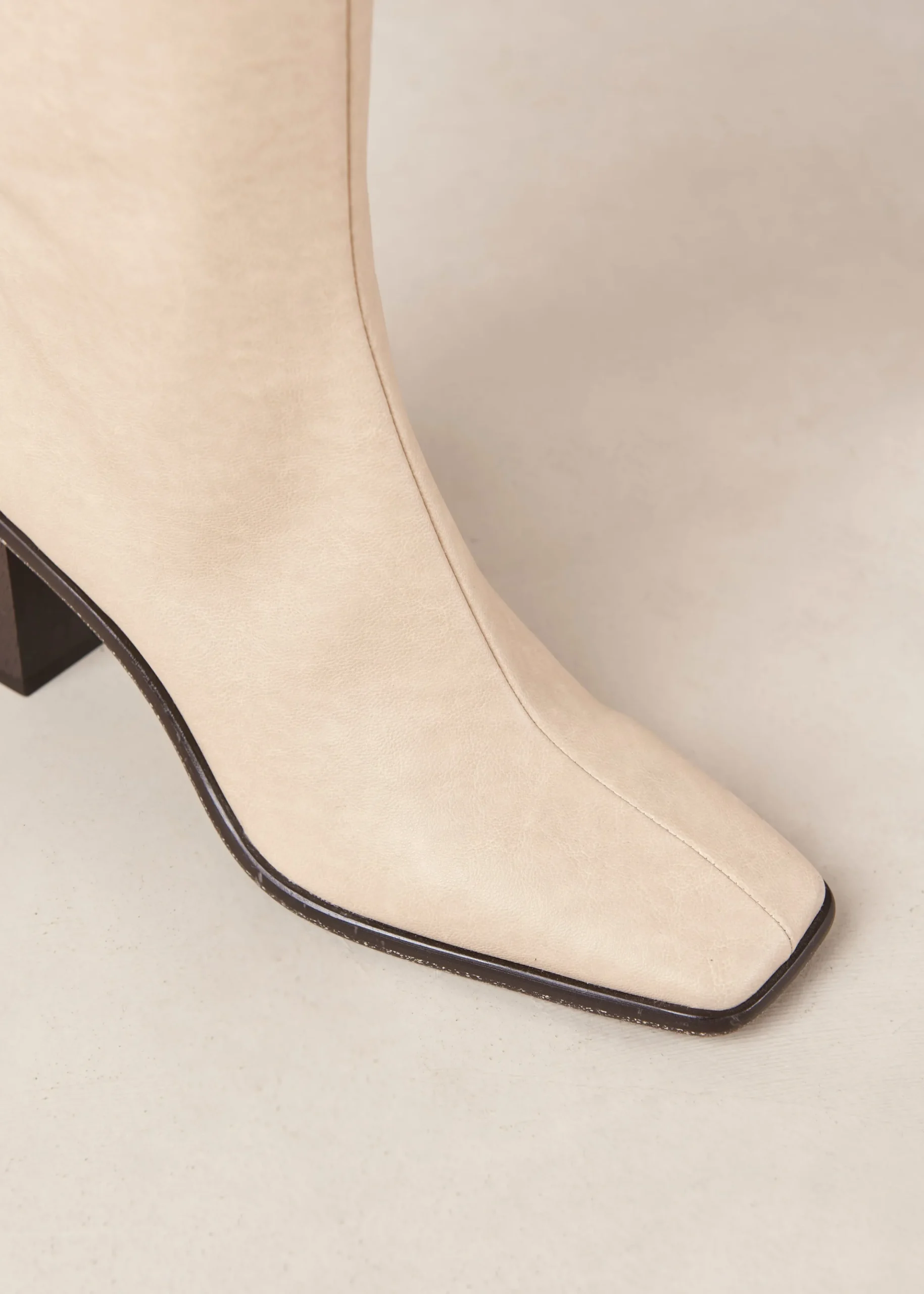 East - Botas Beige De Piel Vegana