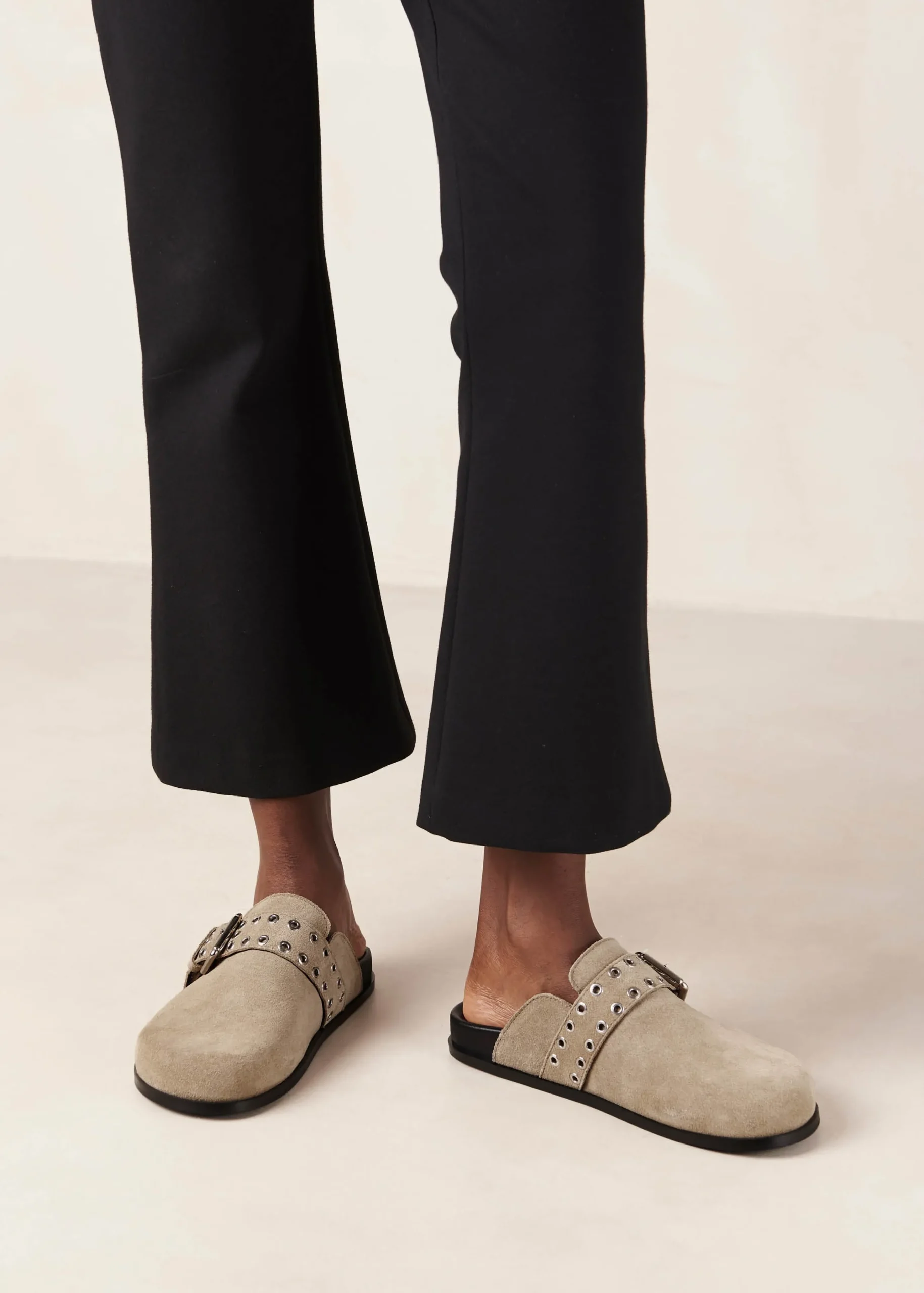 Halia Zuecos De Cuero Beige