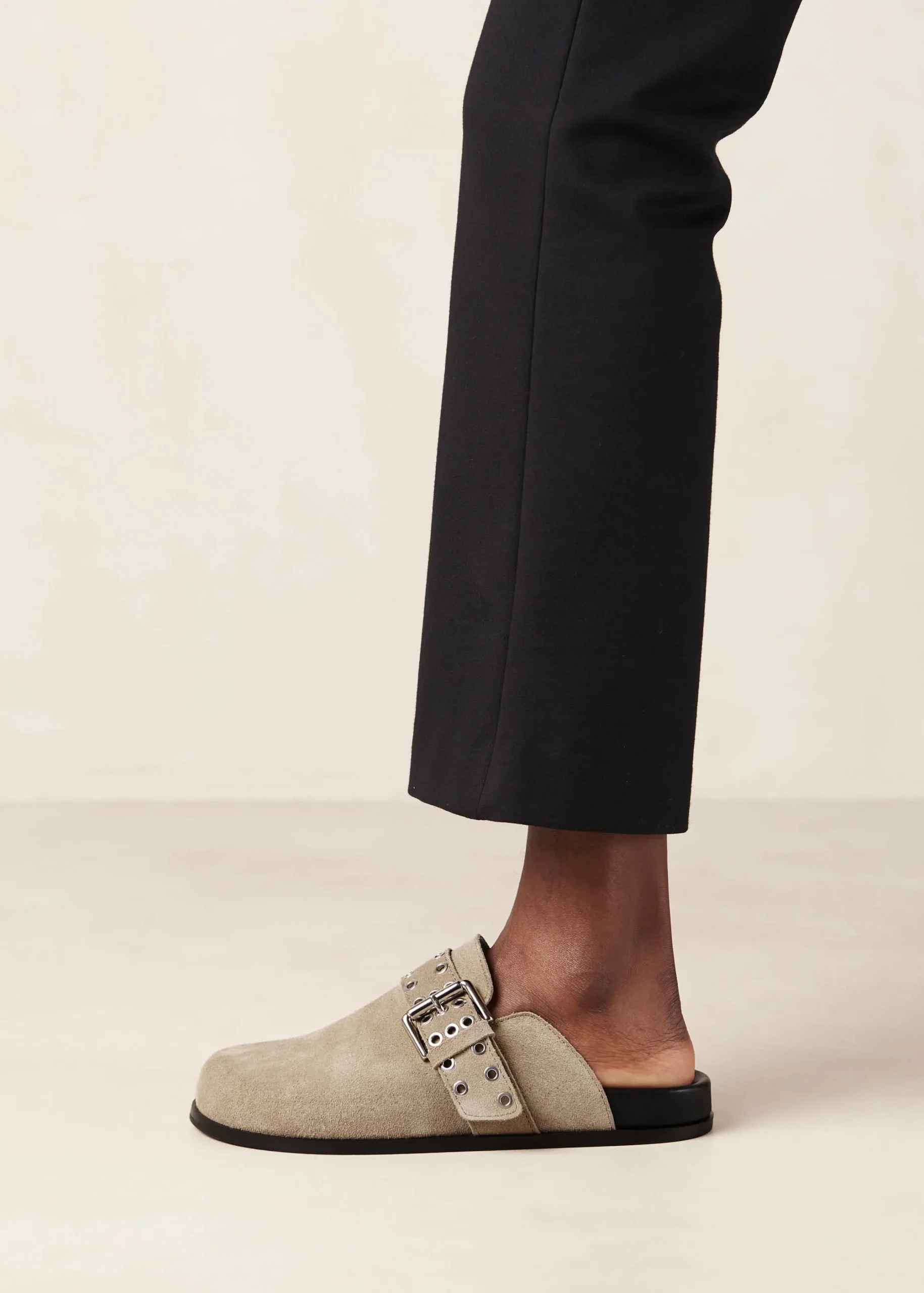Halia Zuecos De Cuero Beige