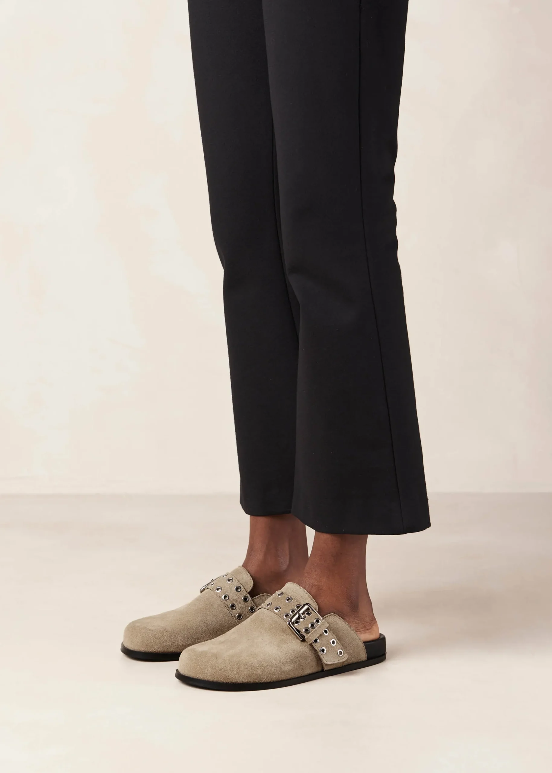 Halia Zuecos De Cuero Beige