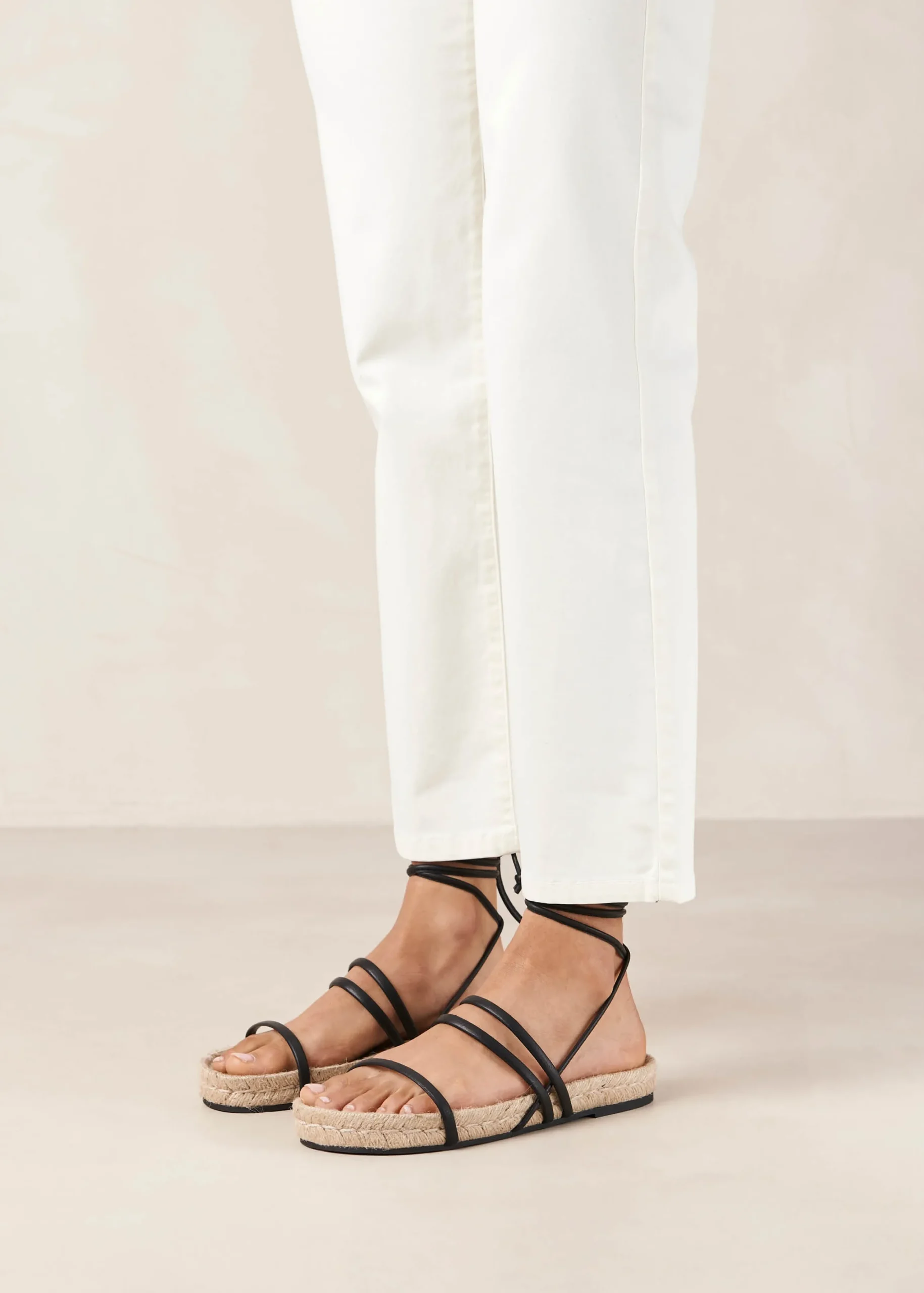 Leone Alli - Sandalias De Doble Tira En Crema