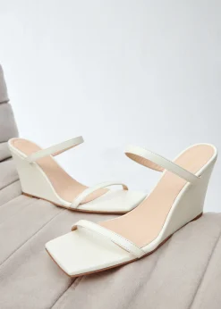 <meta Name="twitter:description" Content="Mules De Cuero Azul Con Cuña