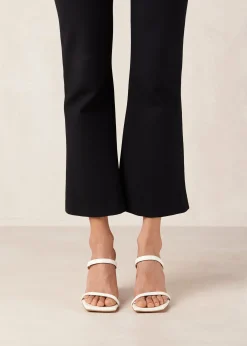 <meta Name="twitter:description" Content="Mules De Cuero Azul Con Cuña