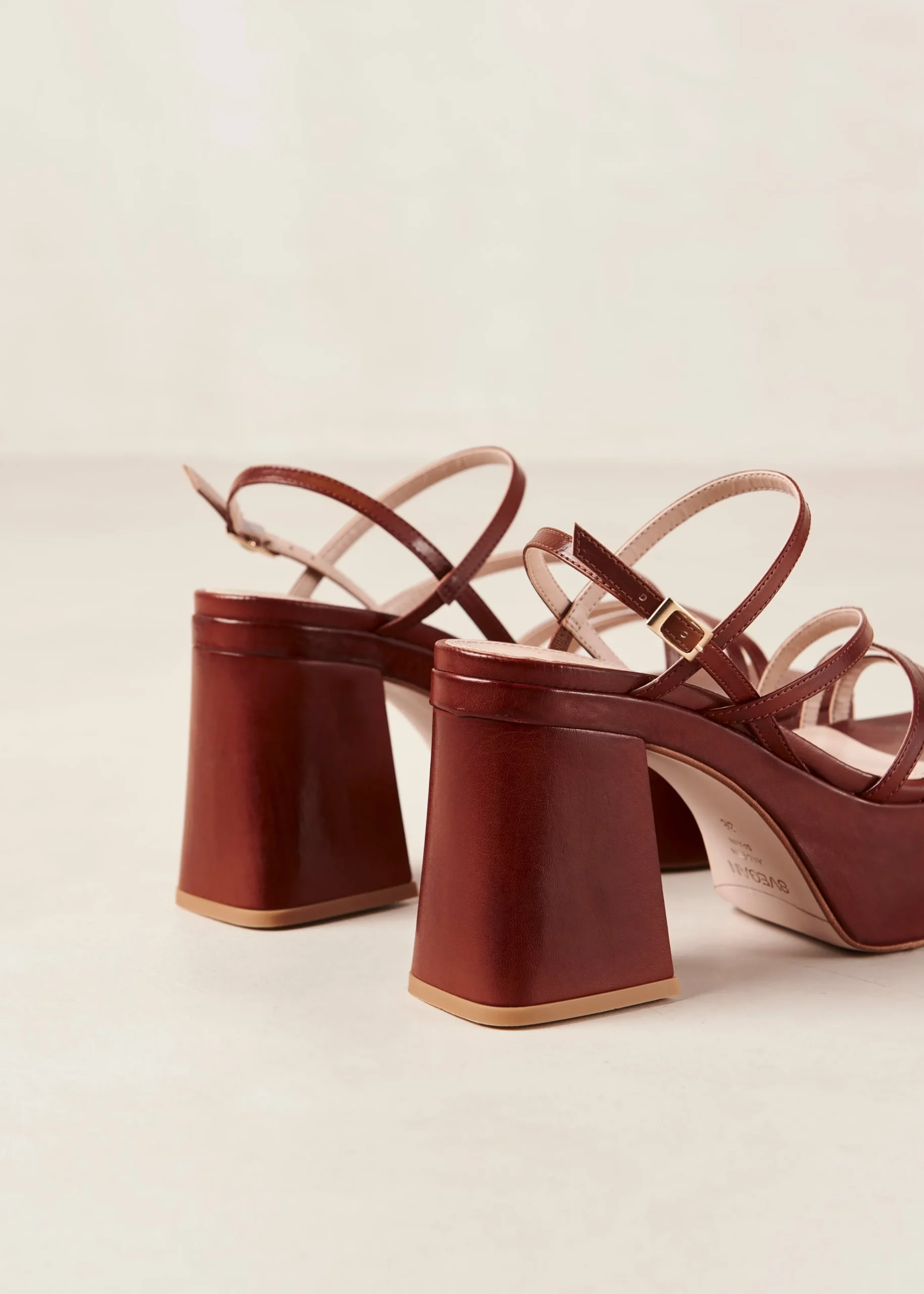 Straps Chain - Sandalias Blancas De Piel