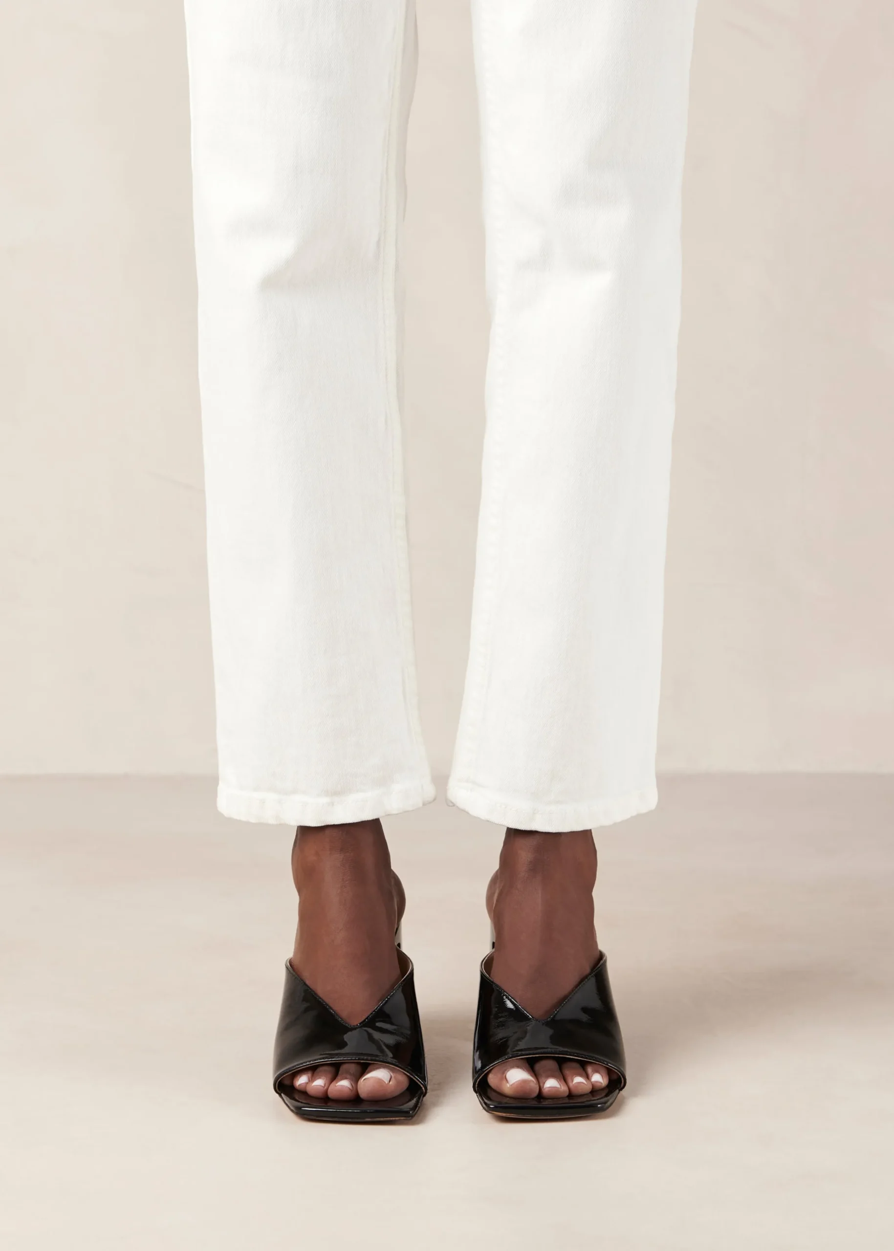 Tasha - Mules Negros De Piel De Charol