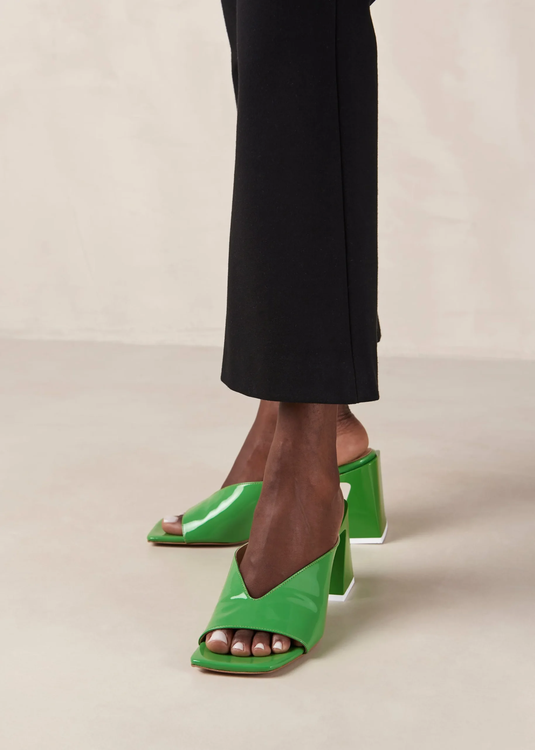 Tasha - Mules Verdes De Piel