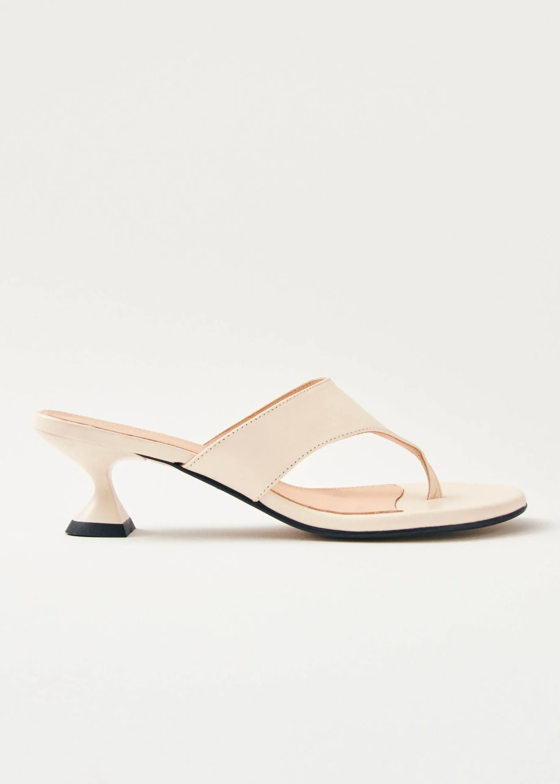 Tess Sandalias De Cuero Color Crema