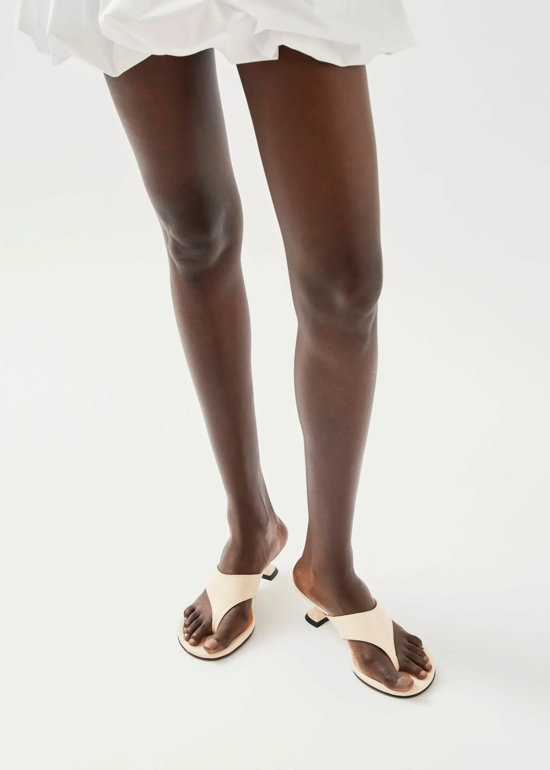 Tess Sandalias De Cuero Color Crema