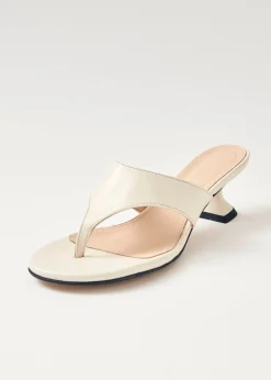 Tess Sandalias De Cuero Color Crema