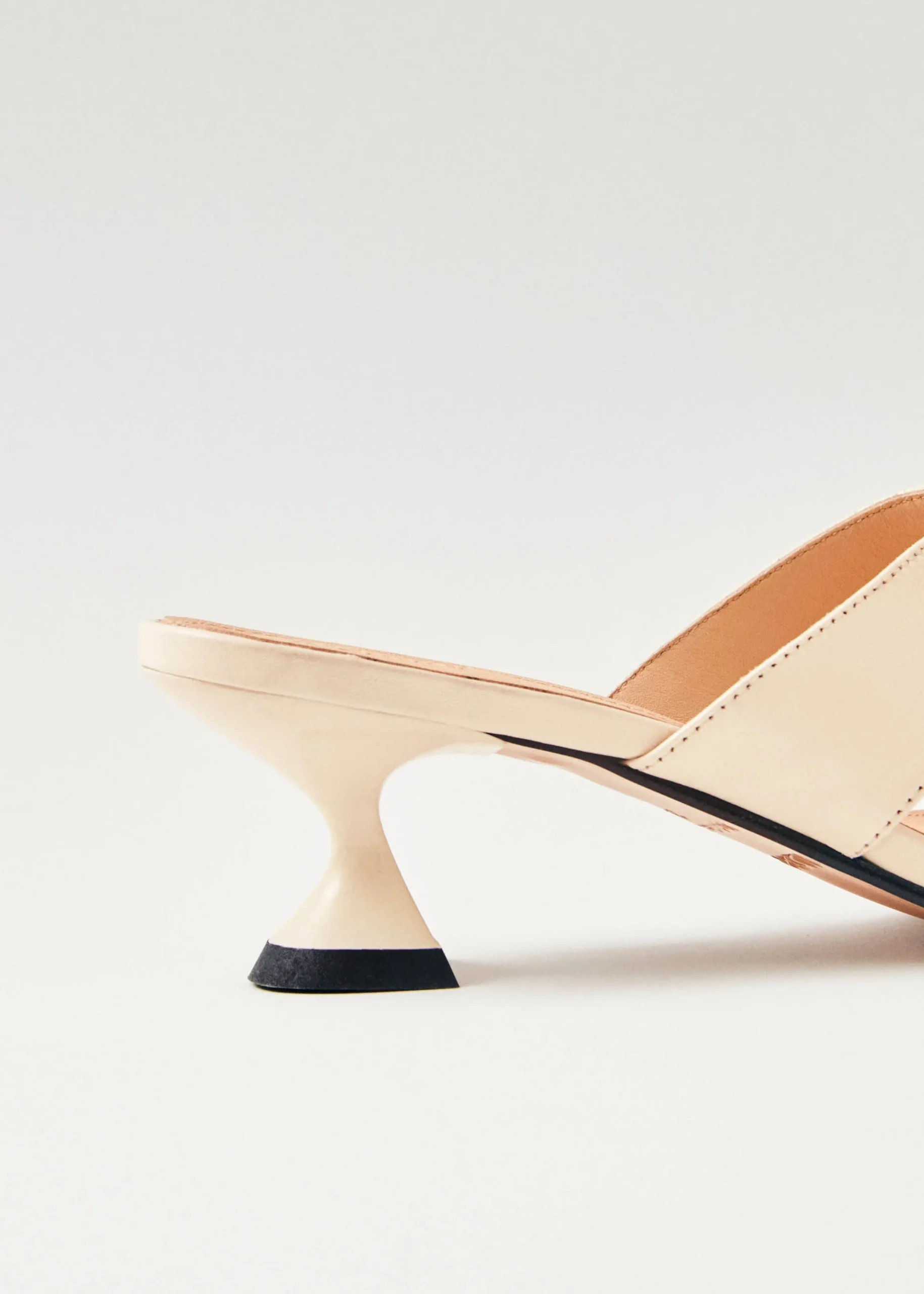 Tess Sandalias De Cuero Color Crema
