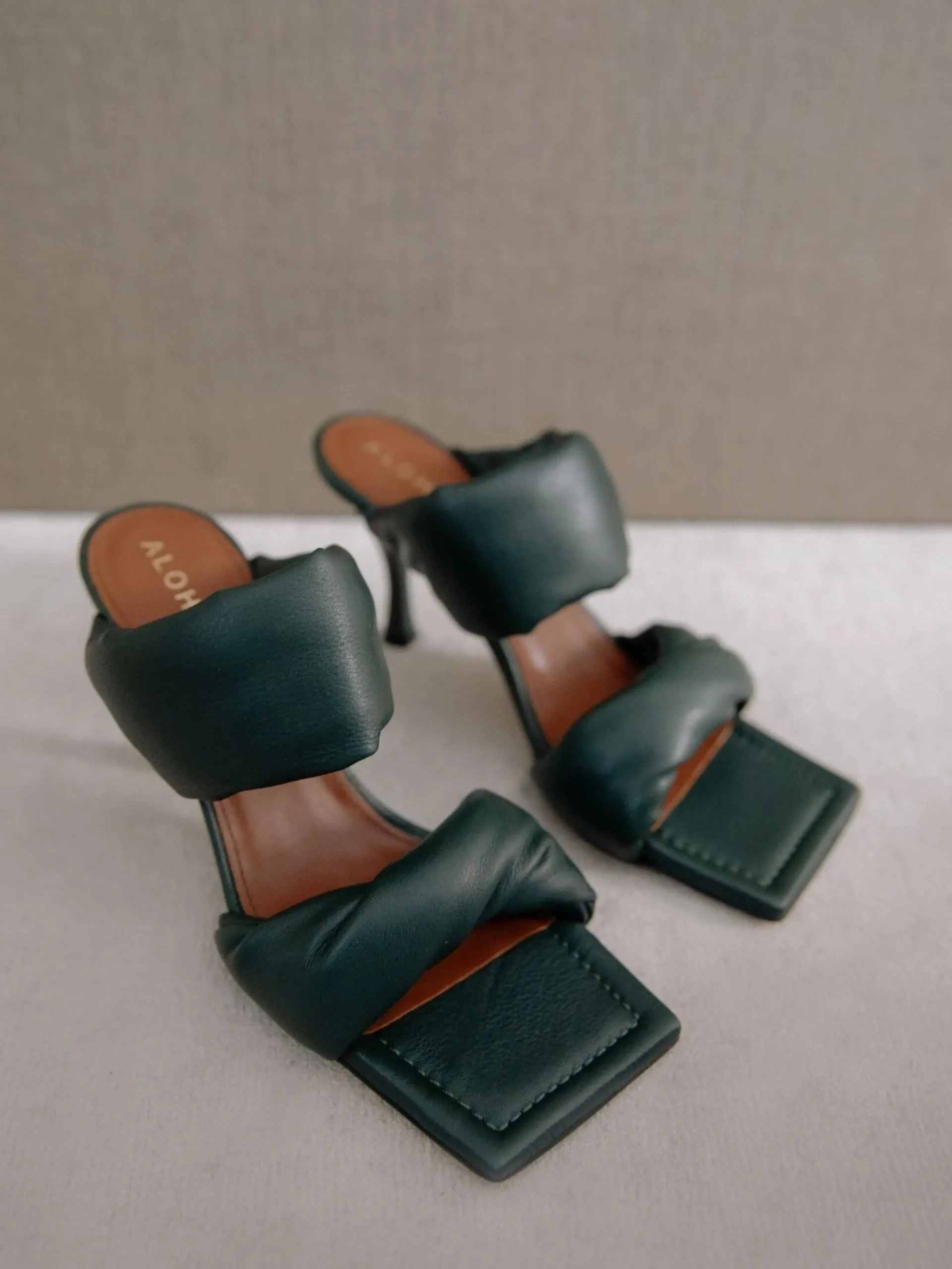 Twist Strap - Mules De Cuero Verde