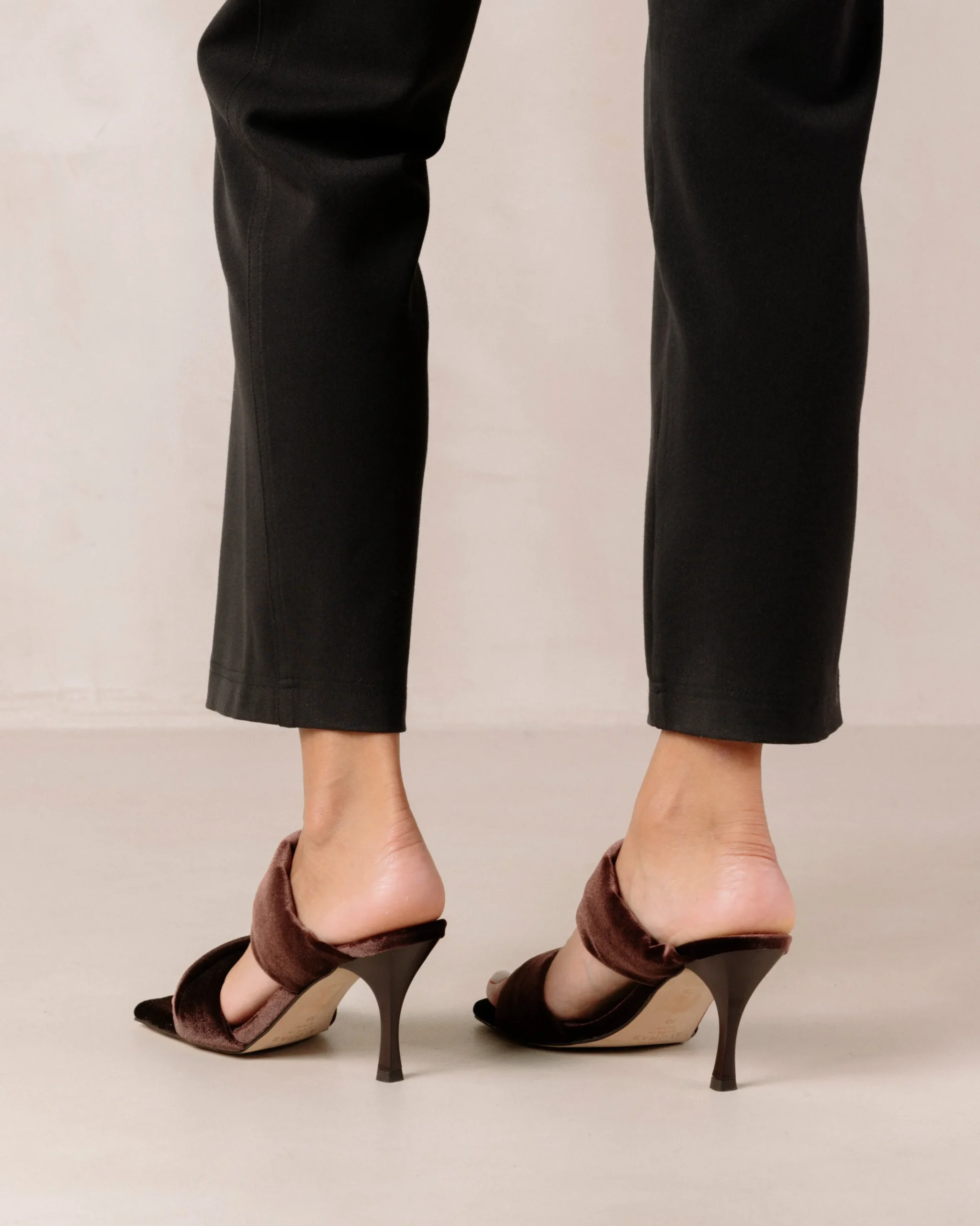 Twist Strap - Sandalias Marrones De Terciopelo