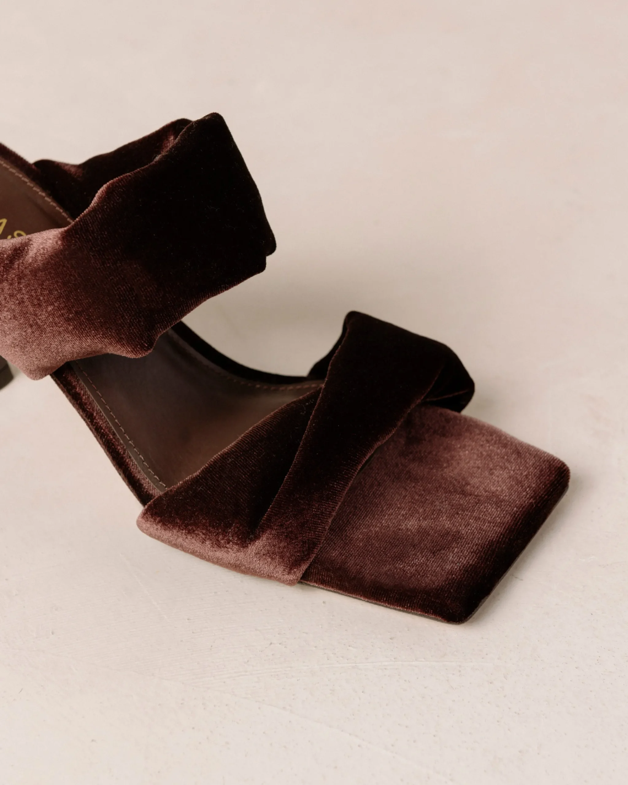 Twist Strap - Sandalias Marrones De Terciopelo