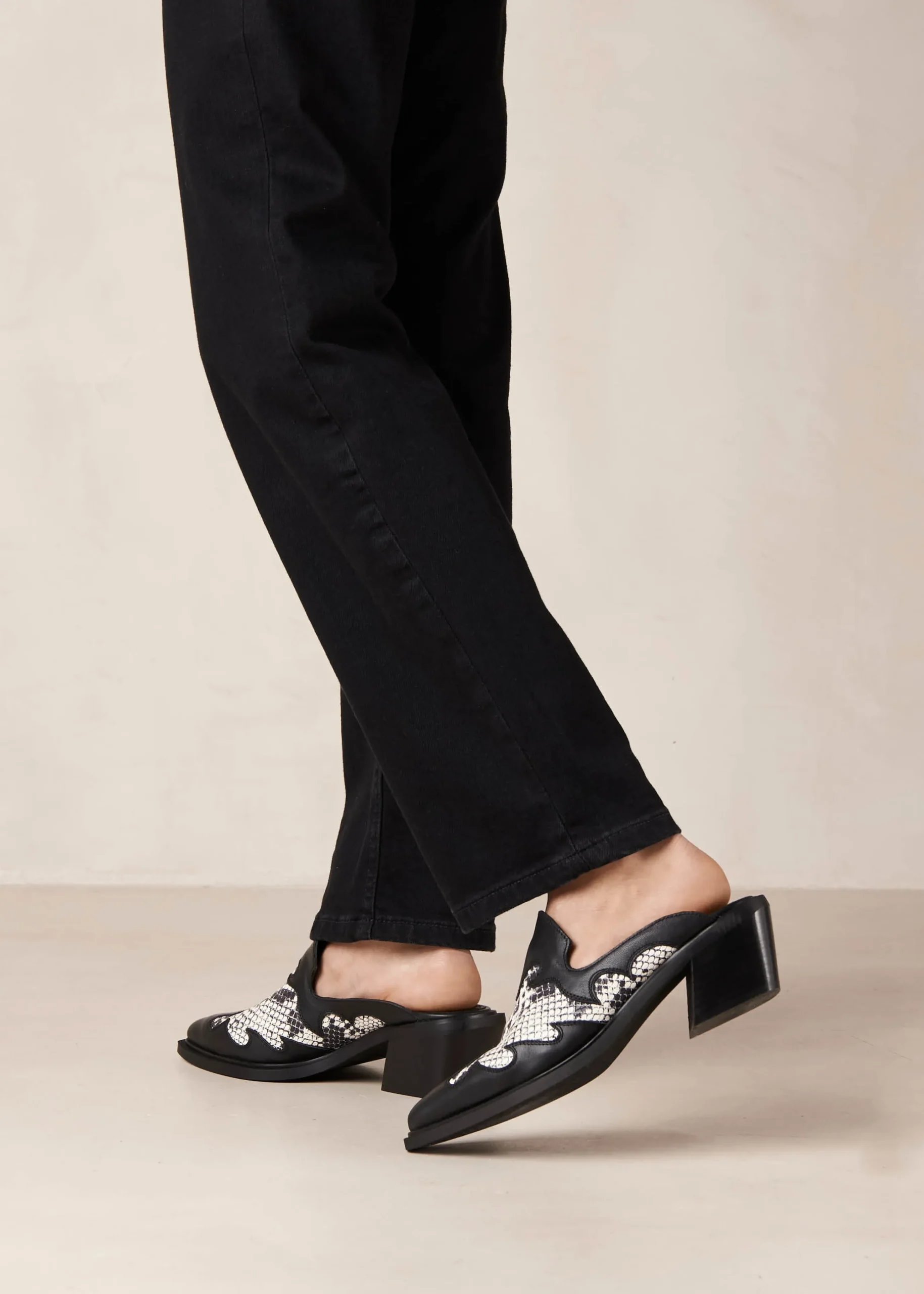 Weston Indo Mules De Cuero Bicolor Negro Y Gris