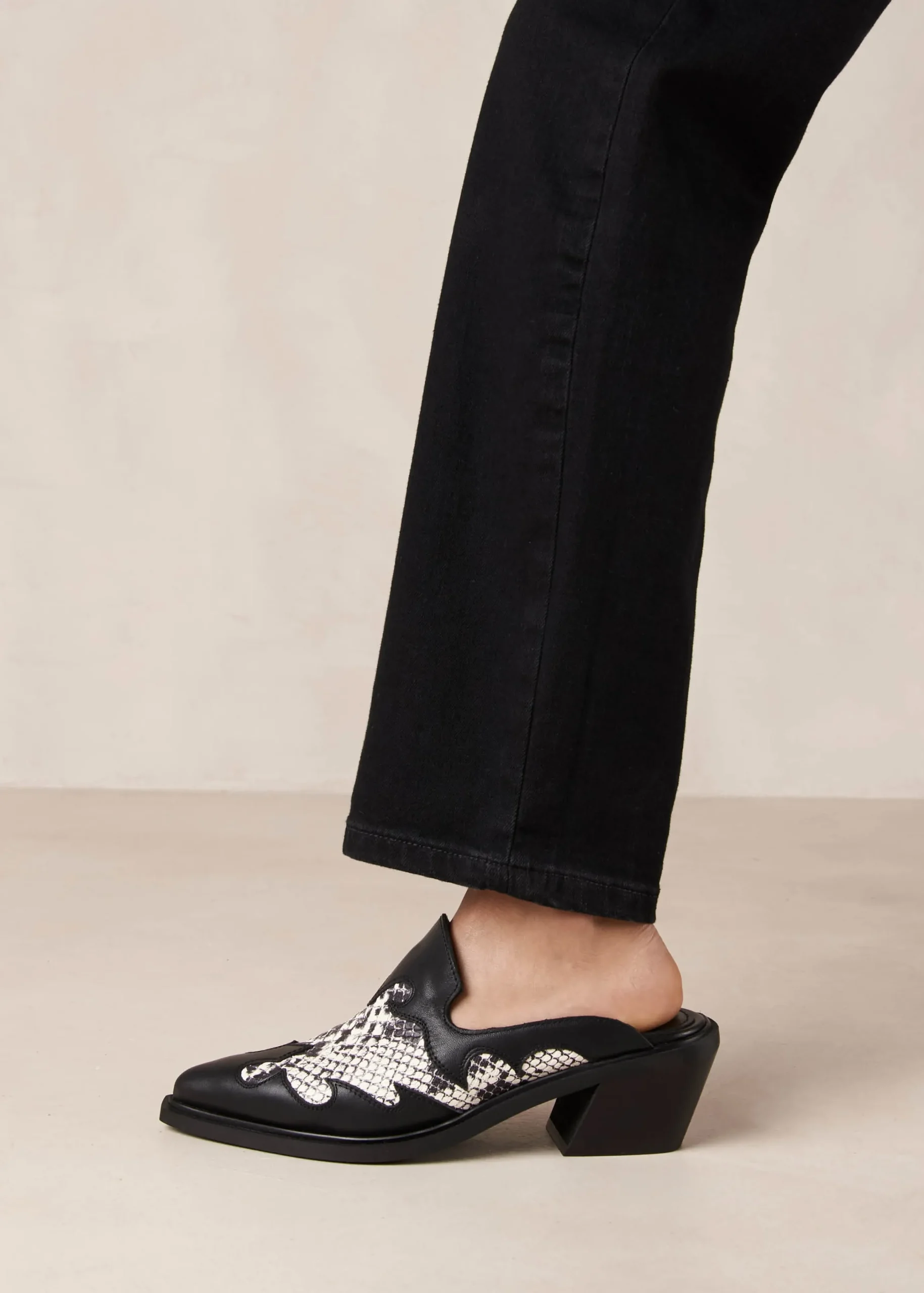 Weston Indo Mules De Cuero Bicolor Negro Y Gris